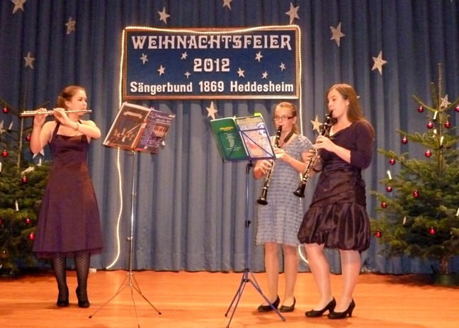 15-12-12Weihn-39 mädel-ortsbl-2-12.jpg
